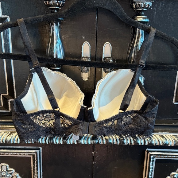 Victoria's Secret dream, Angels Lined Demi Black and Cream Lace Bra 36C NWOT - Picture 3 of 5